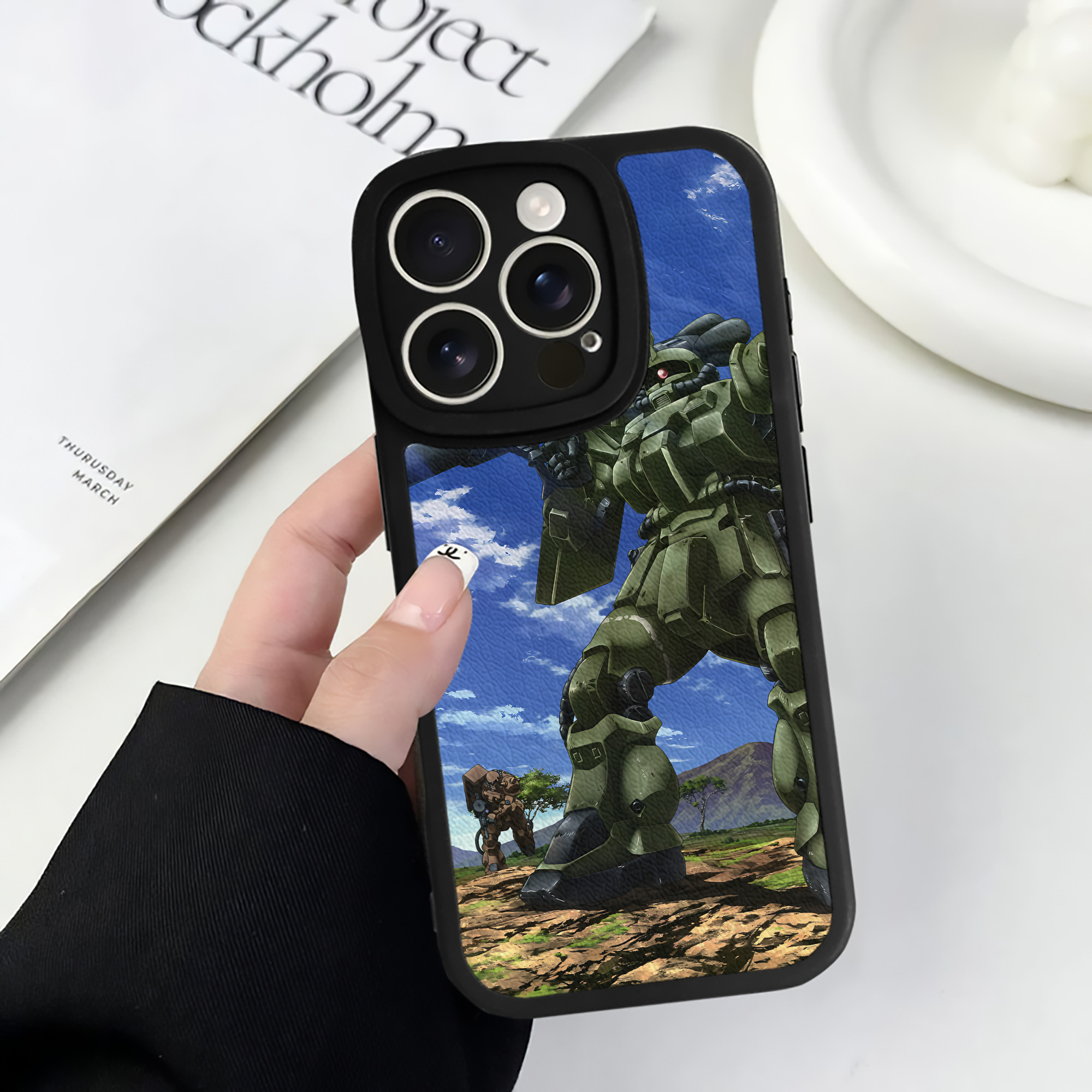 （画像用） 機動戦士ガンダム Mobile Suit Gundam 【iPhone 16シリーズ対応】シリコンスマホケース（レザー調） 材質：シリコン